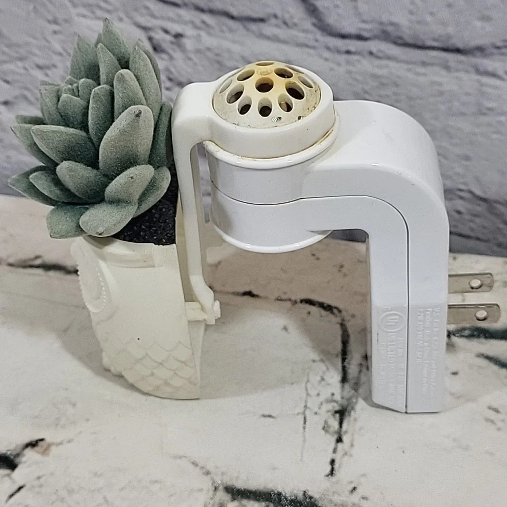 Owl Planter with Succulent Wallflower Scent Diffuser By Bath & Body Works‎